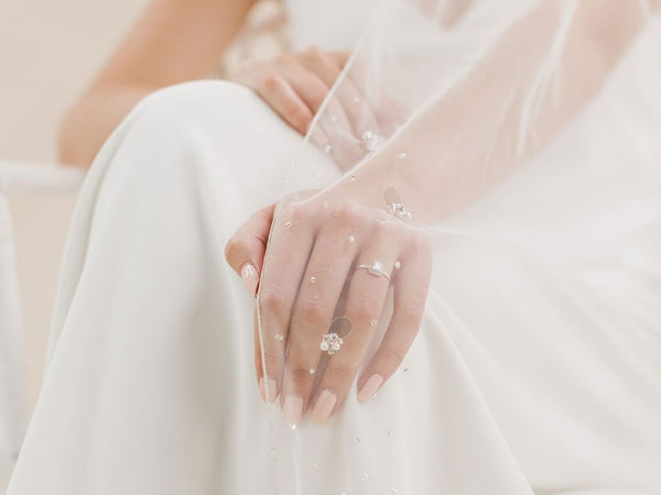 MOONFLOWER - Scattered Pearl Long Veil
