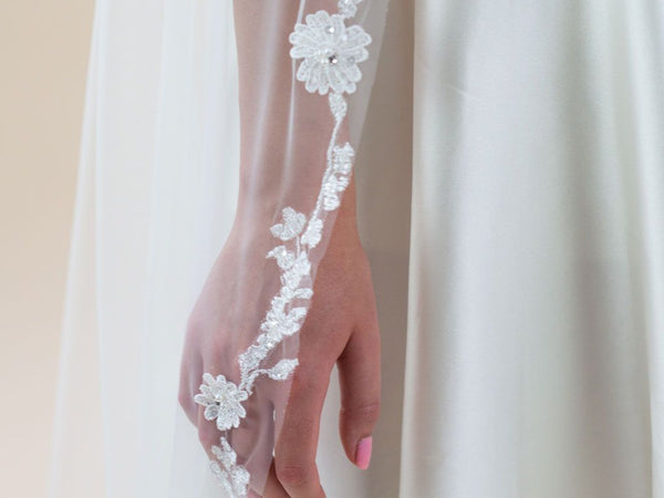 POPPY  - Floral Lace Edge Long Veil